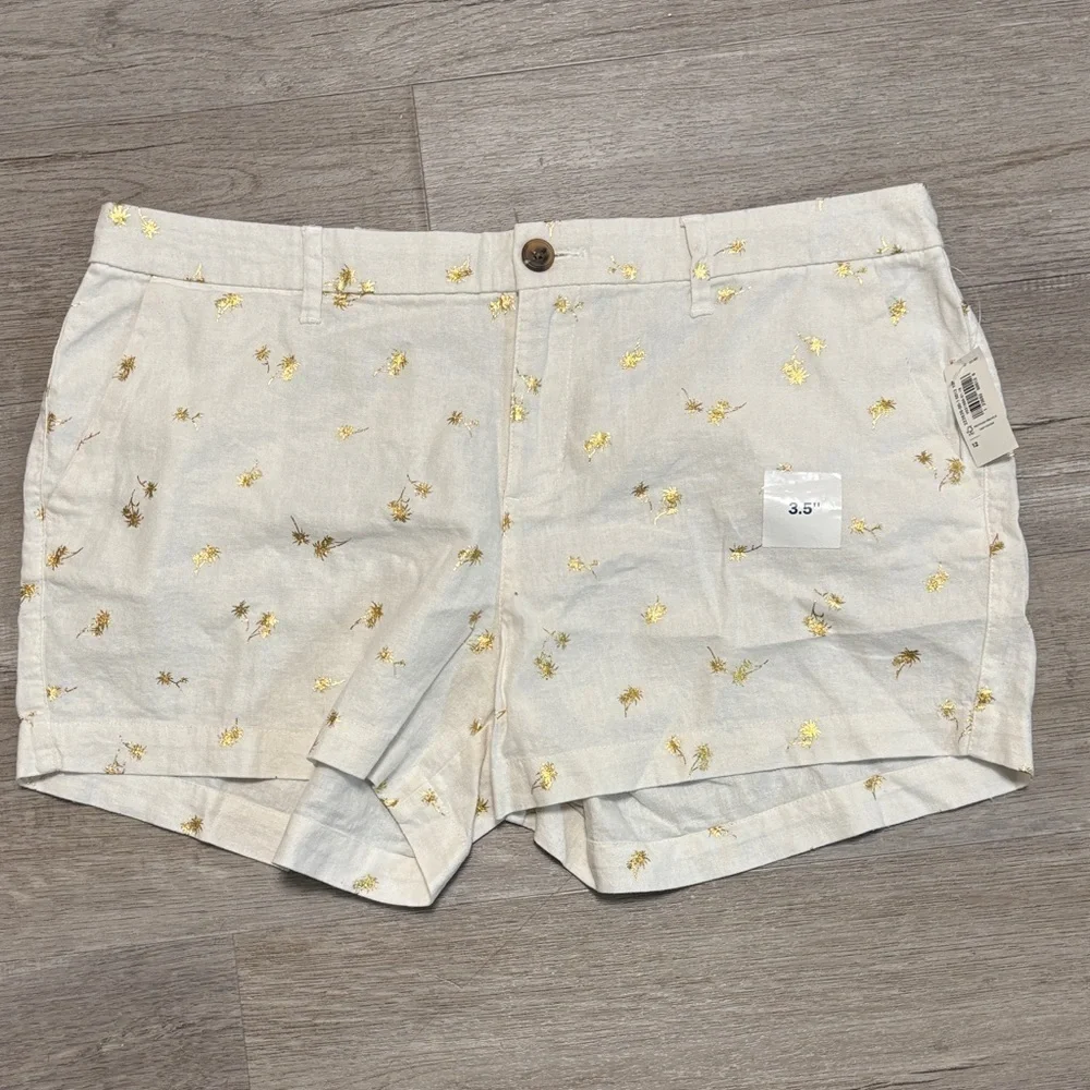 Old Navy Cream Shorts with Gold Accents - Picture 1 of 4